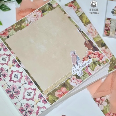 Papelaria decorativa com tema floral e elementos de natureza