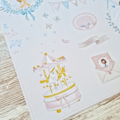 Papel decorativo com desenhos de carrossel e carta em tons pastel
