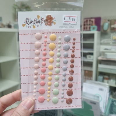 Pacote de botões em esmalte multicoloridos em embalagem plástica