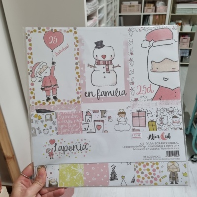 Kit scrapbooking Alua Cid com motivos natalícios em rosa, vermelho e branco