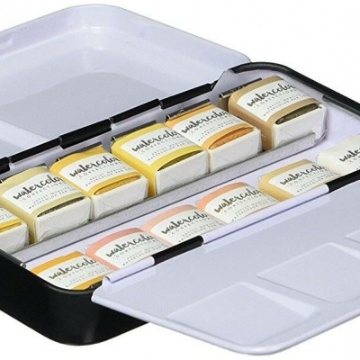 Estojo preto e branco com blocos de borracha Staedtler organizados