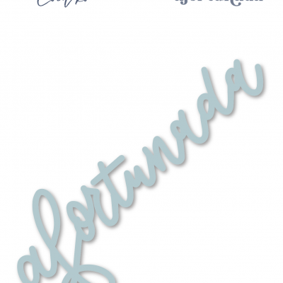 Figura de metacrilato com a palavra 'afortunada' azul claro em letras cursivas