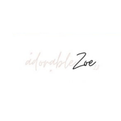 Texto 'adorable Zoe' em fundo branco