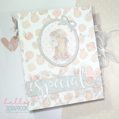 Livro scrapbook com capa floral e desenho de rapariga