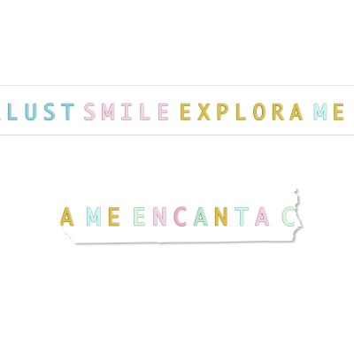 Letras adesivas coloridas formando palavras parciais sobre fundo branco