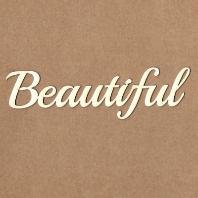 Palavra 'Beautiful' em madeira branca sobre fundo castanho