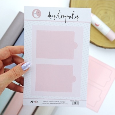 Folha de die cuts rosa claro para scrapbook com duas peças em formato especial