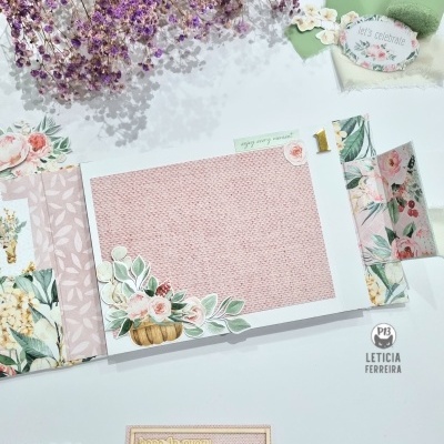 Conjunto de papelaria com padrões florais e textos motivacionais em inglês