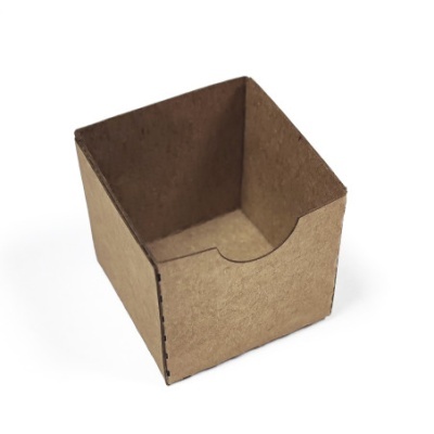 Caixa pequena aberta de cartão castanho