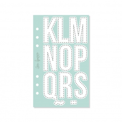 Folha azul claro com letras maiúsculas brancas e contorno a tracejado pretos com furos na lateral