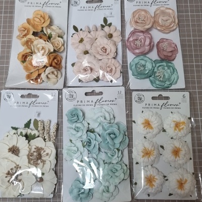 Pacotes de flores decorativas Prima Flowers em várias cores e formatos