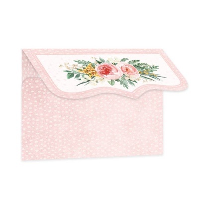 Envelope rosa claro com padrão de flores brancas e ilustração floral colorida na aba