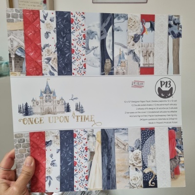 Conjunto de papel decorativo com padrões e imagens de castelos e dragões