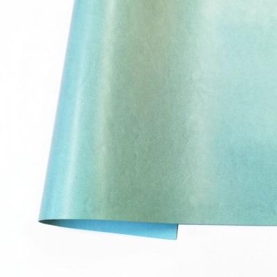 Rolo de papel ou tecido verde esmeralda e azul claro