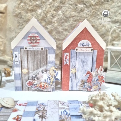 Duas caixas em forma de cabana de praia decoradas com temas marítimos e textos sandy toes e adventure.