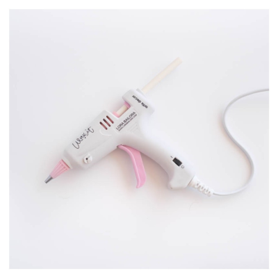 Pistola de cola quente branca com detalhes rosa e texto 