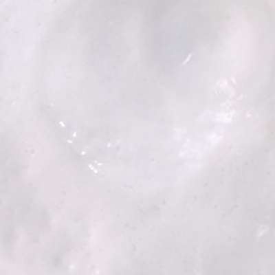 Superfície branca cremosa com textura macia