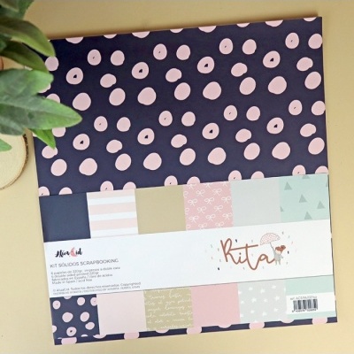 Bloco de papel para scrapbooking com padrões coloridos e faixa branca com texto