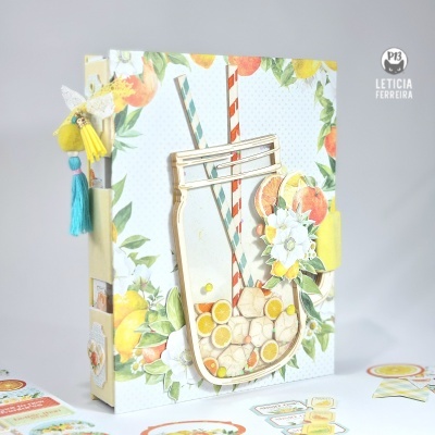 Caderno decorativo com capa ilustrada de limonada com fatias de limão e flores em relevo