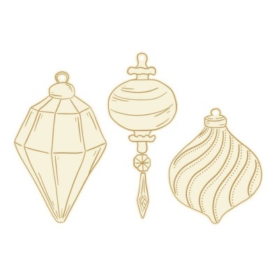 Três ornamentos de Natal dourados vintage em fundo branco