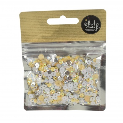 Pacote de lantejoulas douradas e prateadas em embalagem transparente com etiqueta 'oh half'.