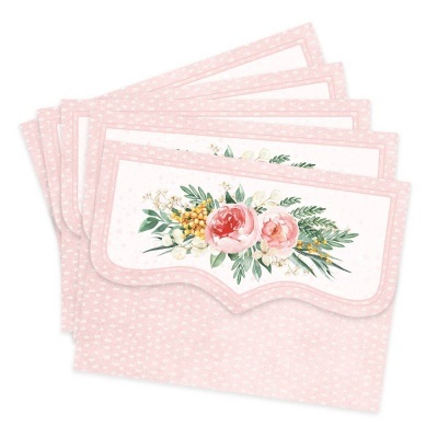 Cinco envelopes rosa com padrão de corações e flores coloridas