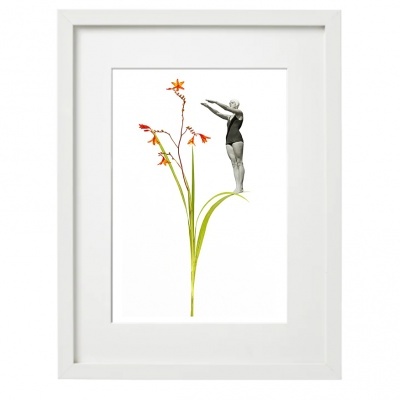 Quadro branco com imagem de planta e figura humana a interagir com flores