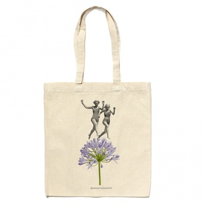 Saco de tecido cru com estampa de bailarinos e flor roxa