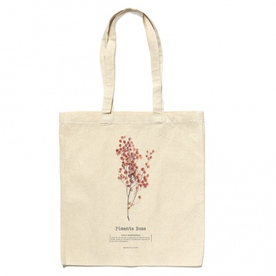 Saco de lona bege com alças e ilustração de raminho de bagas vermelhas