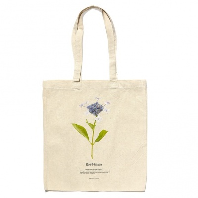 Saco de tecido bege com ilustração e texto