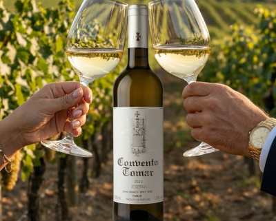 🍷 Convento de Tomar Reserva Branco traz o aroma que mostra a essência das nossas vinhas e da tradição!