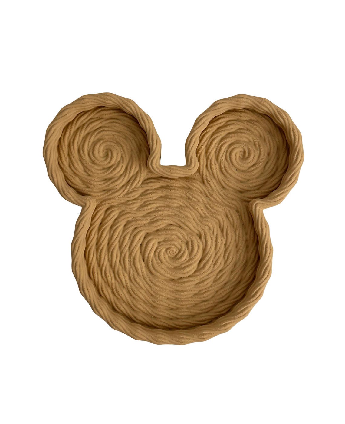 Prato em formato de cabeça de rato em material entrelaçado castanho claro