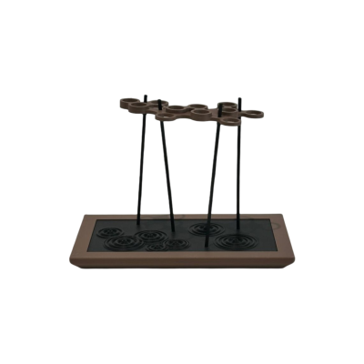 Suporte para chá castanho com grelha preta e estrutura metálica