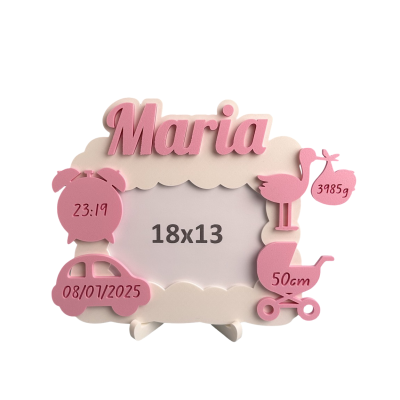 Moldura decorativa rosa e creme com nome Maria e símbolos de bebé com datas e medidas.