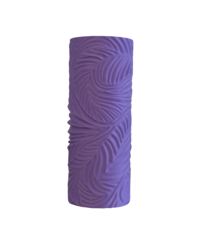 Rolo de espuma lilás com padrão texturizado em relevo