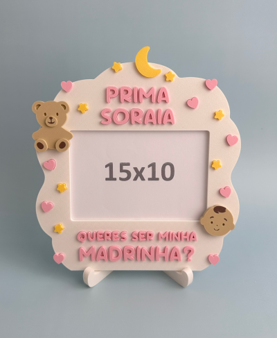 Moldura decorativa para fotografia com texto e figuras infantis coloridas.