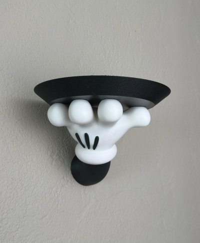 Suporte de parede em forma de mão branca com bandeja preta