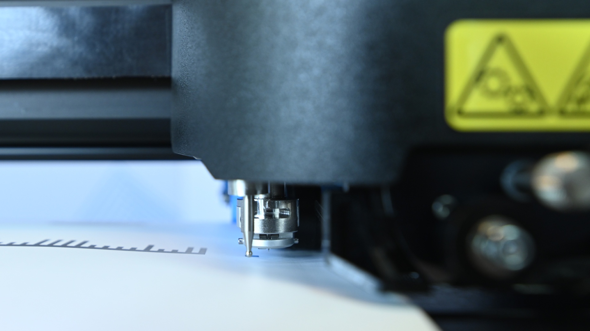 SUMMA® Plotter de Corte S3 Series Máquina de gravação ou corte a laser num ambiente controlado