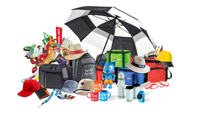 Imagem de vários acessórios coloridos para atividades ao ar livre agrupados, como guarda-chuva, mochilas, chapéus e garrafas térmicas.