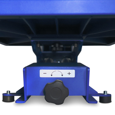 Produto metálico azul com botão regulador preto e etiquetas com símbolos de mais e menos