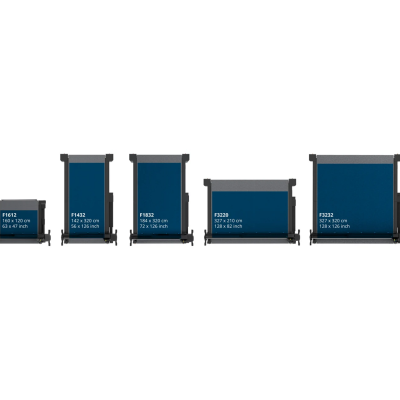 Cinco estores rolantes azuis com diferentes tamanhos e moldura preta