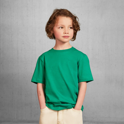 Camiseta verde de manga curta em algodão vista de frente.