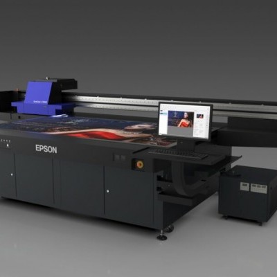 Impressora grande formato Epson preto e cinza com ecrã e teclado