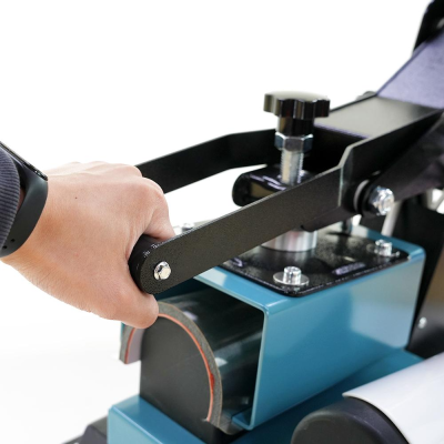 Máquina de pressão manual azul e preta com alavanca e parafuso de ajuste