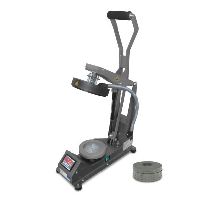 Máquina de selagem térmica de canecas preta com painel digital e almofadas cinzentas