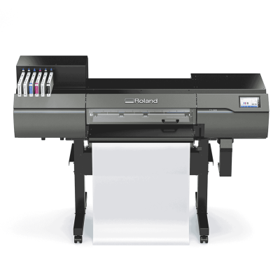 Impressora Roland grande formato com cartuchos de tinta e tela digital