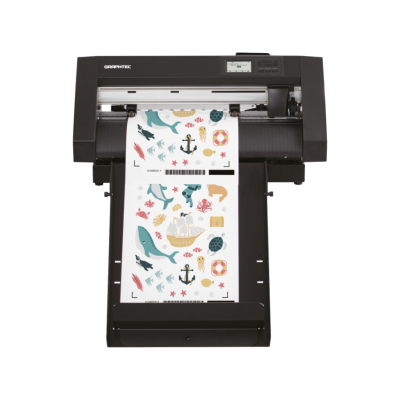 Impressora GRAFTEC a imprimir papel com desenhos marítimos coloridos