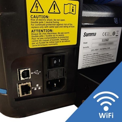 Parte traseira do dispositivo Summa S1D60 com etiquetas e conexões