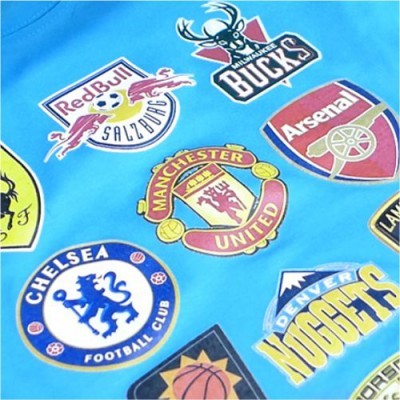 Emblemas bordados de clubes de futebol e basquetebol em tecido azul