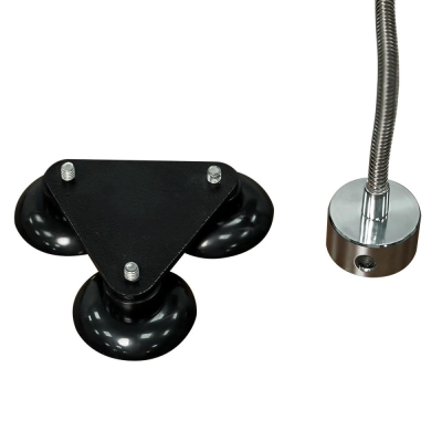 Base triangular preta com ventosas e peça metálica com tubo flexível prateado